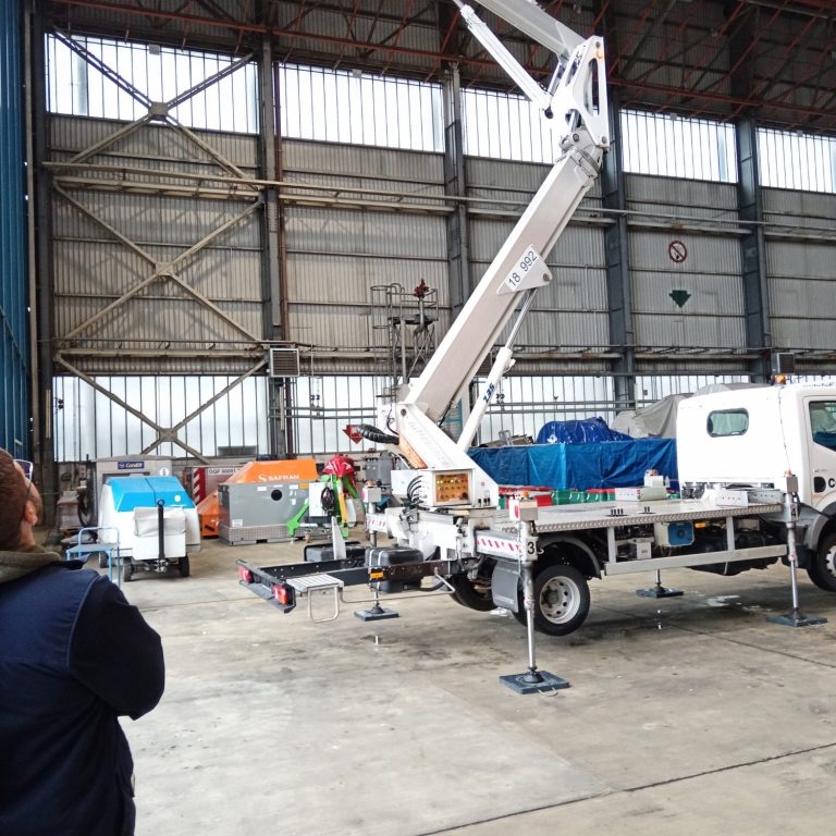 Industrielle Schulung Hubarbeitsbühne Hubarbeitsbühne Schulung im industriellen Umfeld für Unternehmen